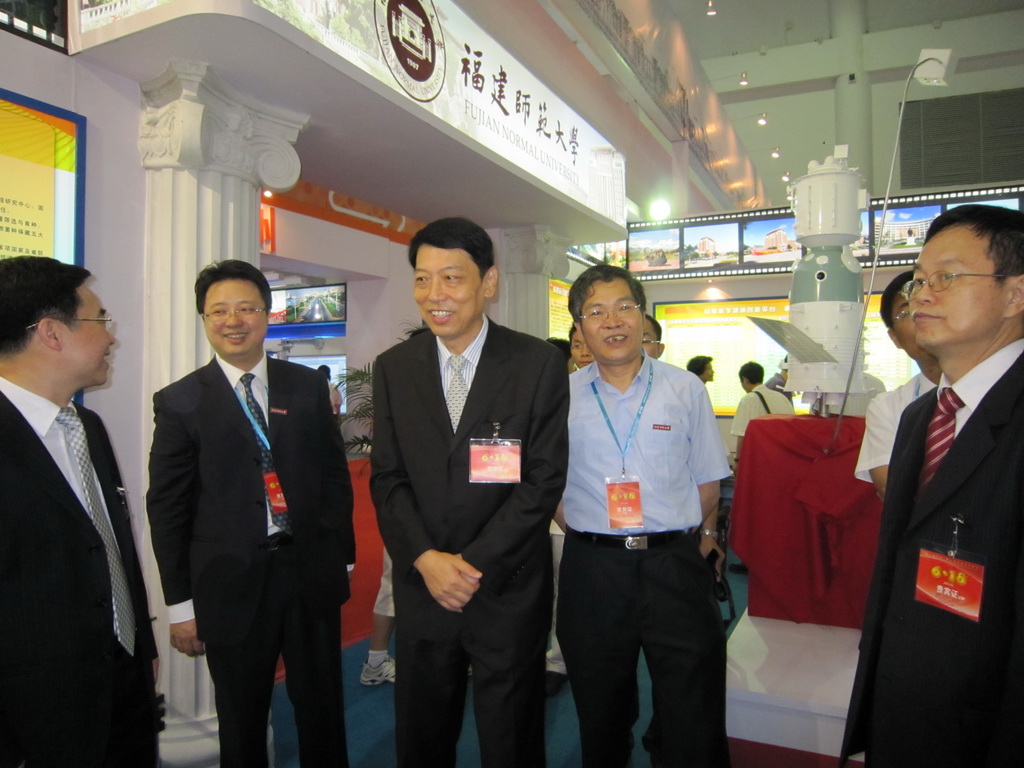 鞠维强厅长到星空（中国）展馆指导